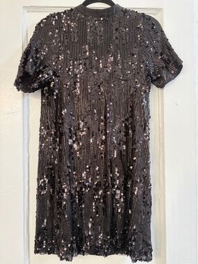 Sequins sequins sequins! Black cocktail dress